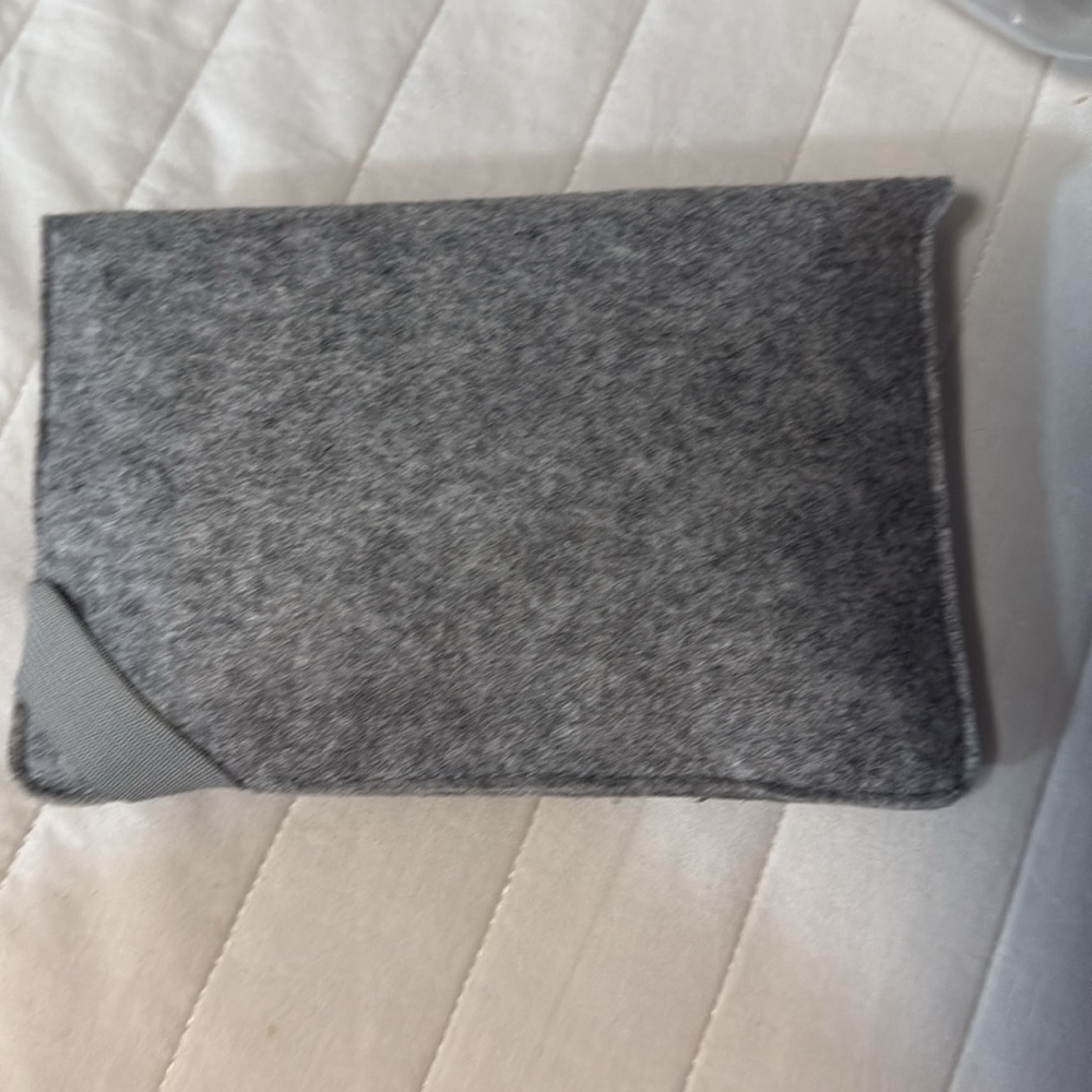 Hawaiian Airlines Travel Kit with Eye Mask - Picture 3 of 3